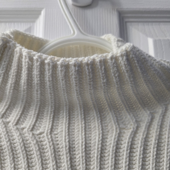 Gap Sweater - Picture 3 of 4